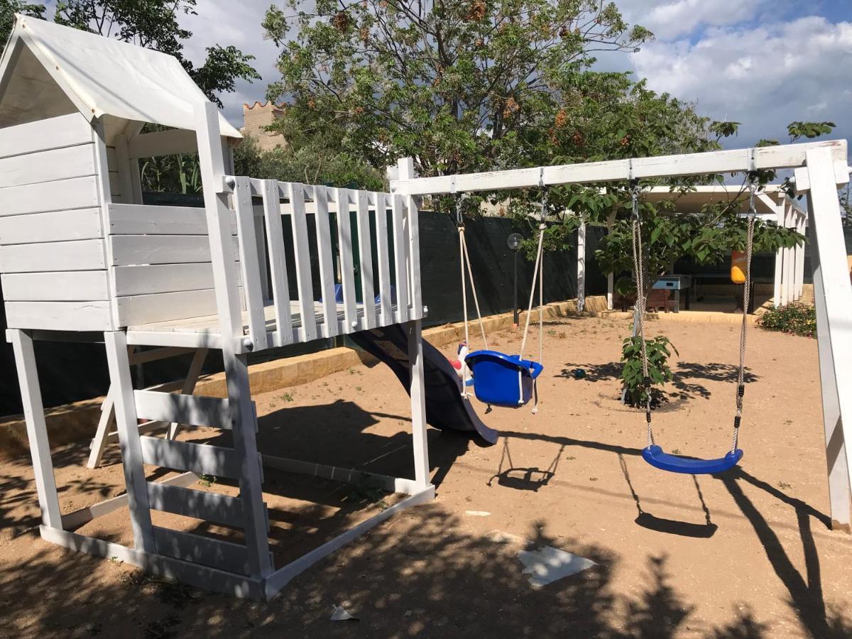 Villa Ceni appartamenti con 2 camere più servizi in villa con piscina Marinella di Selinunte Extérieur photo