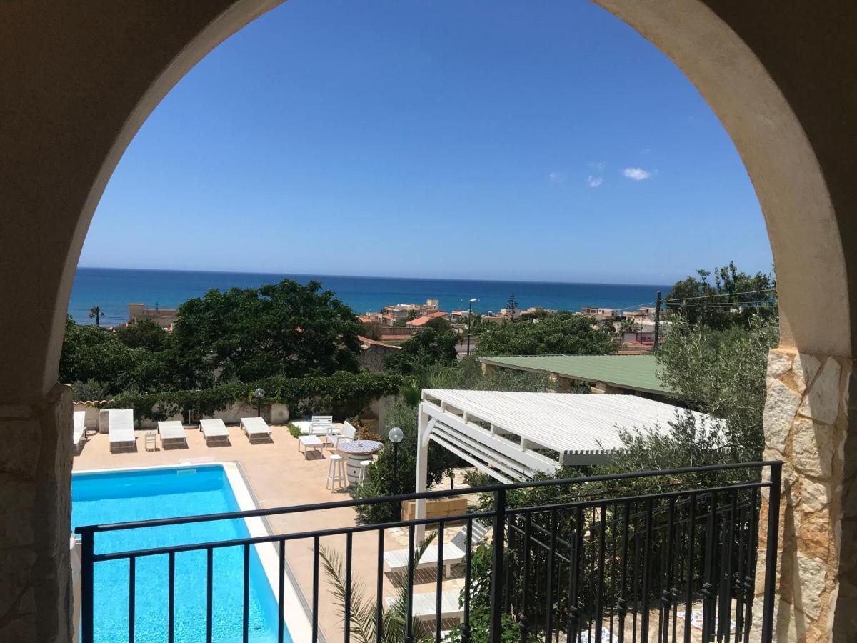 Villa Ceni appartamenti con 2 camere più servizi in villa con piscina Marinella di Selinunte Extérieur photo