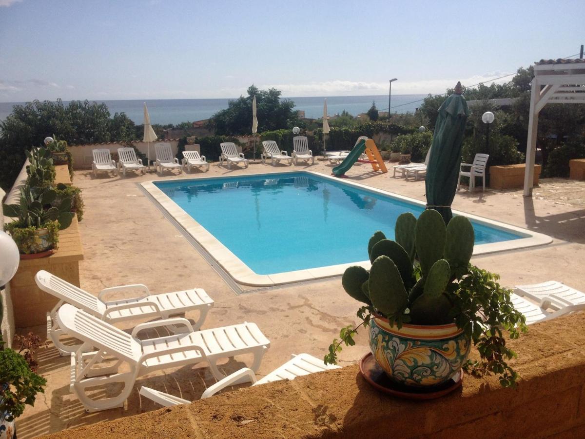 Villa Ceni appartamenti con 2 camere più servizi in villa con piscina Marinella di Selinunte Extérieur photo