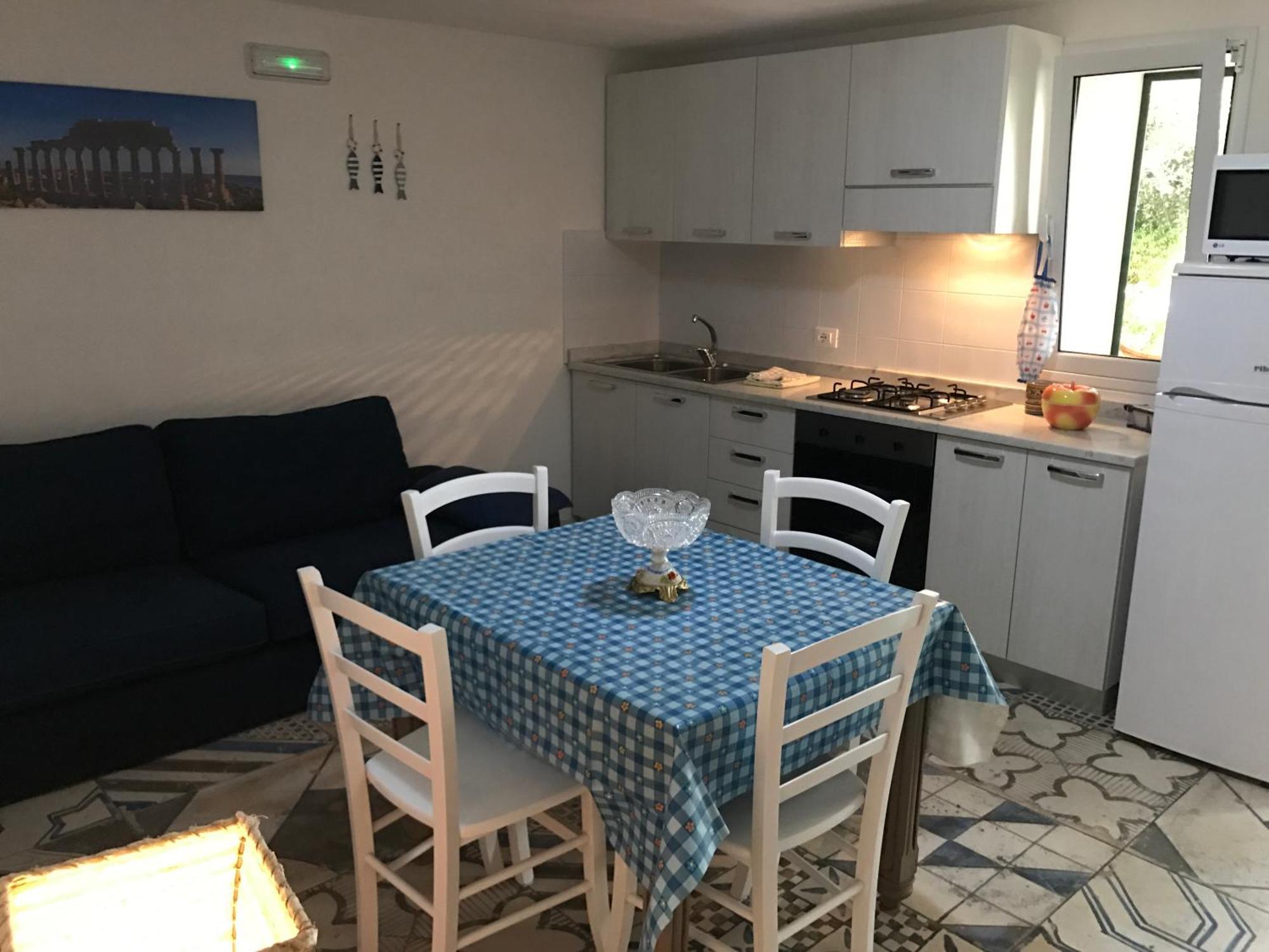 Villa Ceni appartamenti con 2 camere più servizi in villa con piscina Marinella di Selinunte Extérieur photo