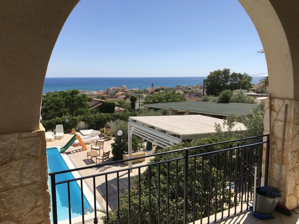 Villa Ceni appartamenti con 2 camere più servizi in villa con piscina Marinella di Selinunte Extérieur photo