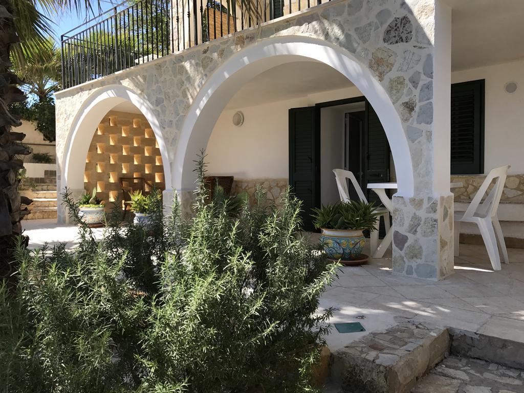Villa Ceni appartamenti con 2 camere più servizi in villa con piscina Marinella di Selinunte Extérieur photo