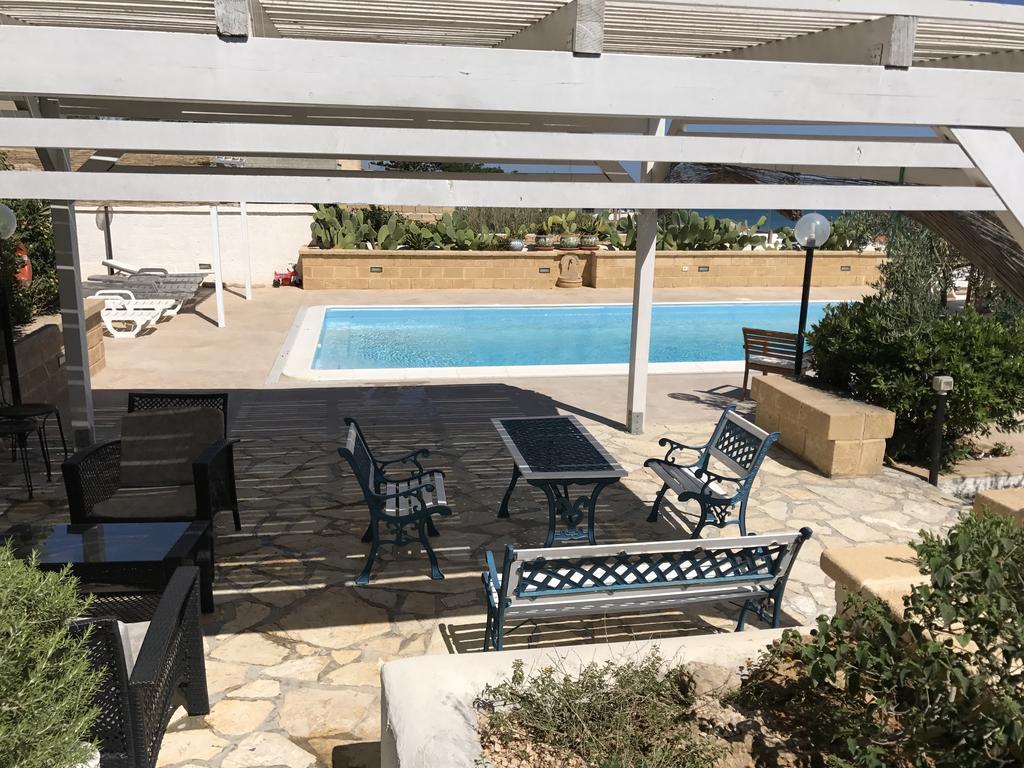 Villa Ceni appartamenti con 2 camere più servizi in villa con piscina Marinella di Selinunte Extérieur photo