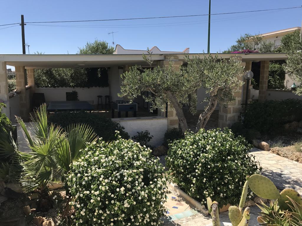 Villa Ceni appartamenti con 2 camere più servizi in villa con piscina Marinella di Selinunte Extérieur photo