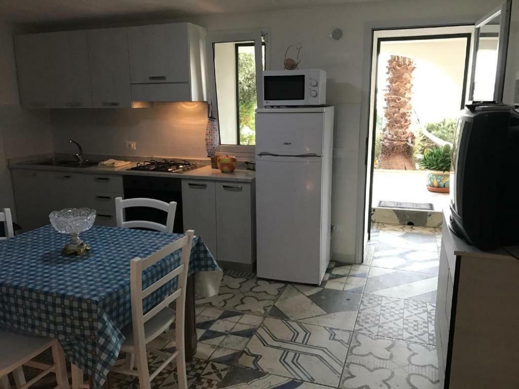 Villa Ceni appartamenti con 2 camere più servizi in villa con piscina Marinella di Selinunte Extérieur photo