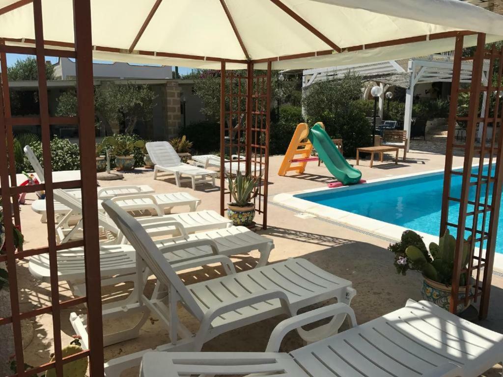 Villa Ceni appartamenti con 2 camere più servizi in villa con piscina Marinella di Selinunte Extérieur photo
