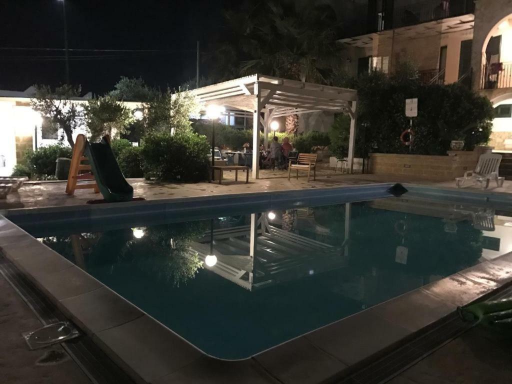 Villa Ceni appartamenti con 2 camere più servizi in villa con piscina Marinella di Selinunte Extérieur photo