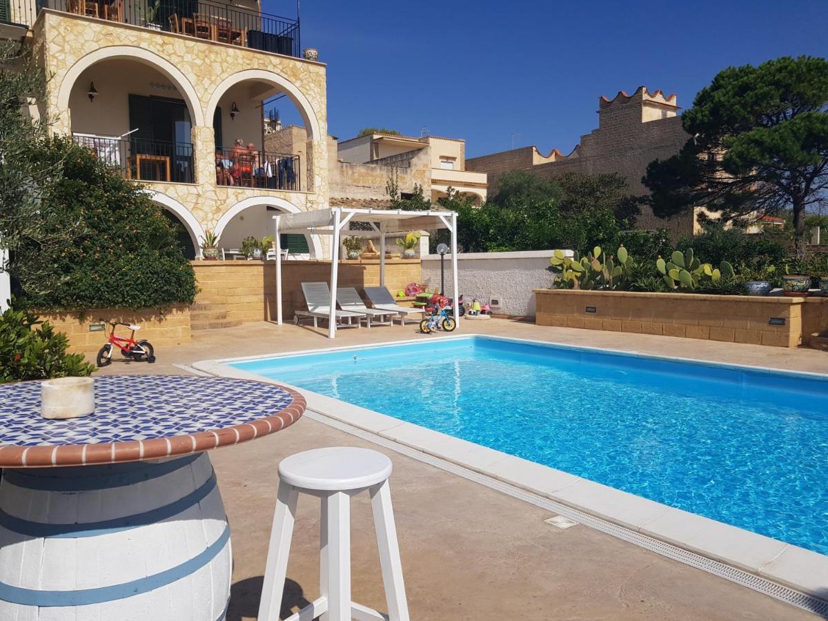 Villa Ceni appartamenti con 2 camere più servizi in villa con piscina Marinella di Selinunte Extérieur photo