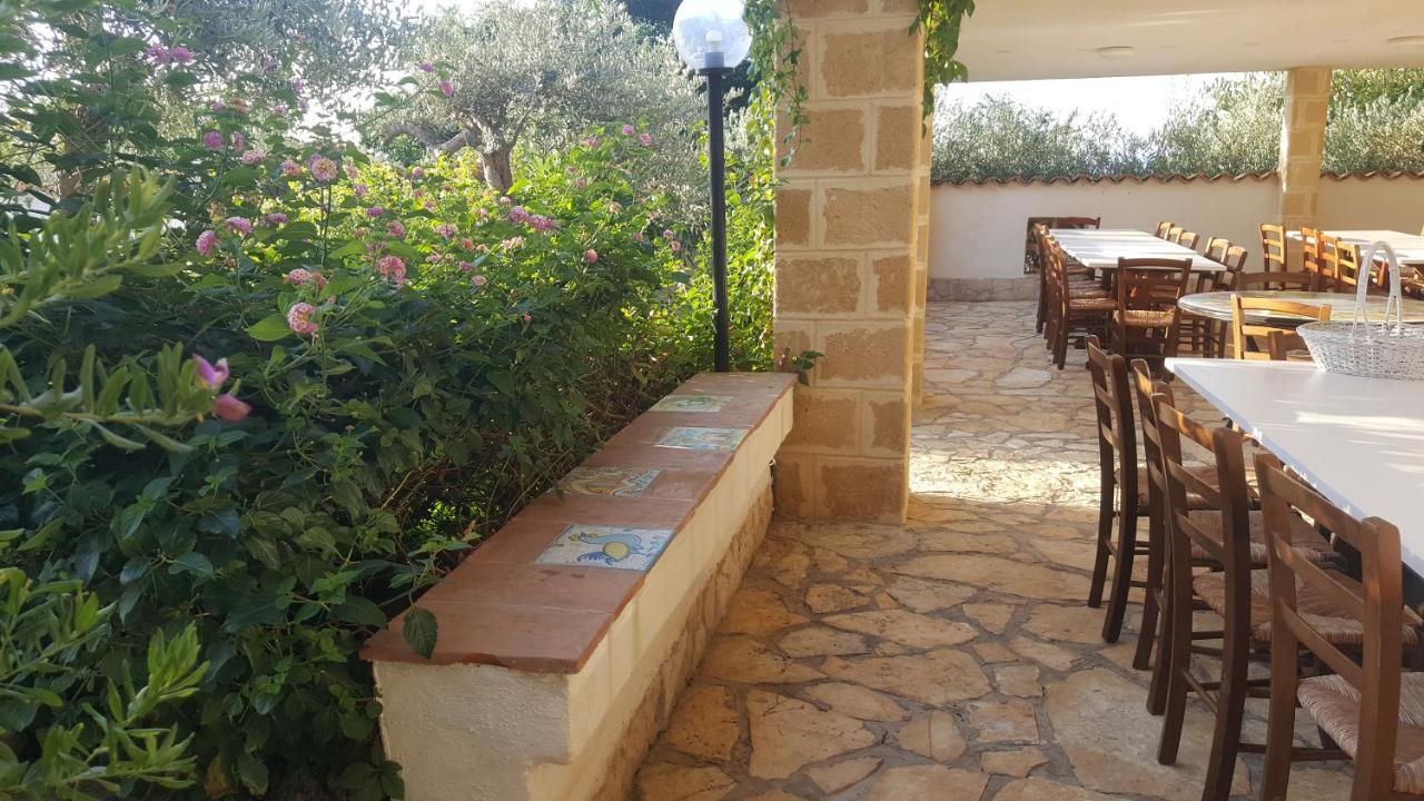 Villa Ceni appartamenti con 2 camere più servizi in villa con piscina Marinella di Selinunte Extérieur photo